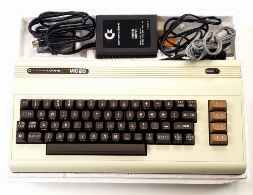 Commodore Vic-20 (Model 1530) (CIB)