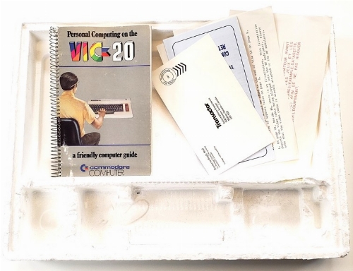 Commodore Vic-20 (Model 1530) (CIB)