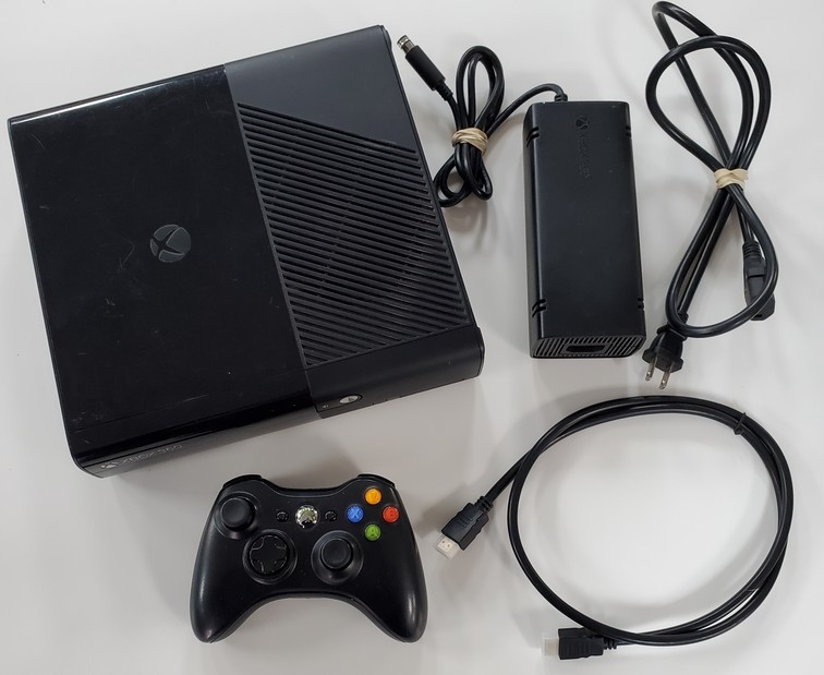 Xbox 360 E (4GB) (Model 1538)